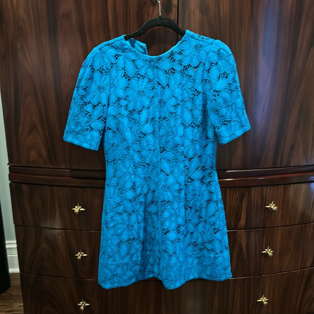 Dress please make offers in  Poshmark do not send me phone number or email